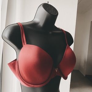 NWOT Victoria’s Secret Maroon Smoothing Bra 38D